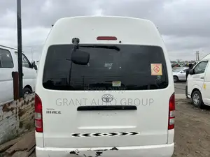 Toyota HiAce 2018 White