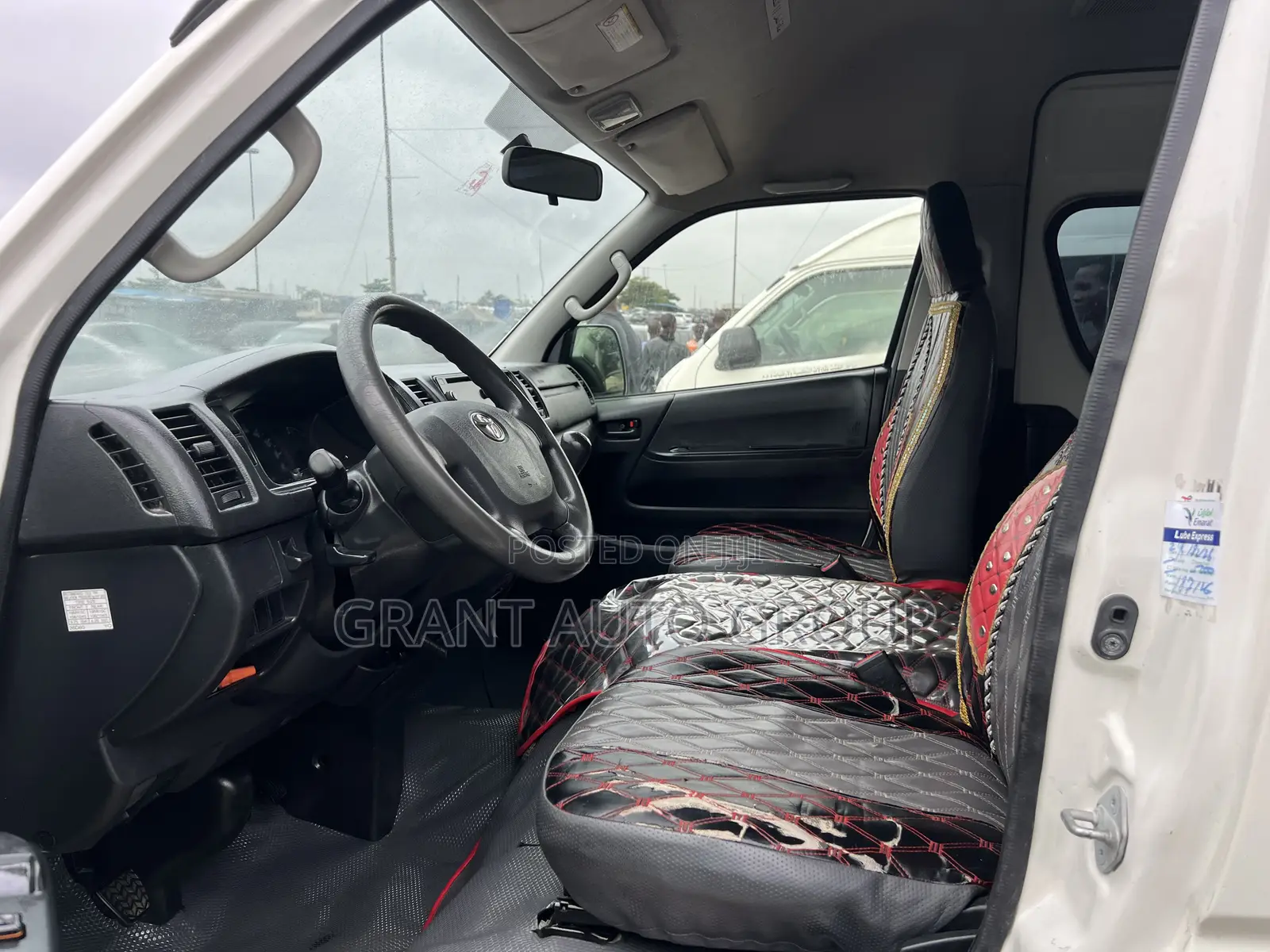 Toyota HiAce 2018 White