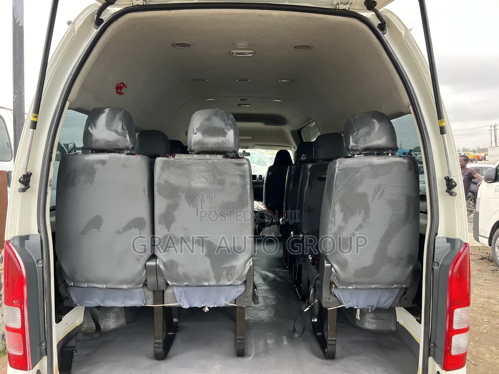 Toyota HiAce 2018 White