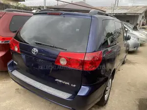 Toyota Sienna LE AWD 2006 Blue