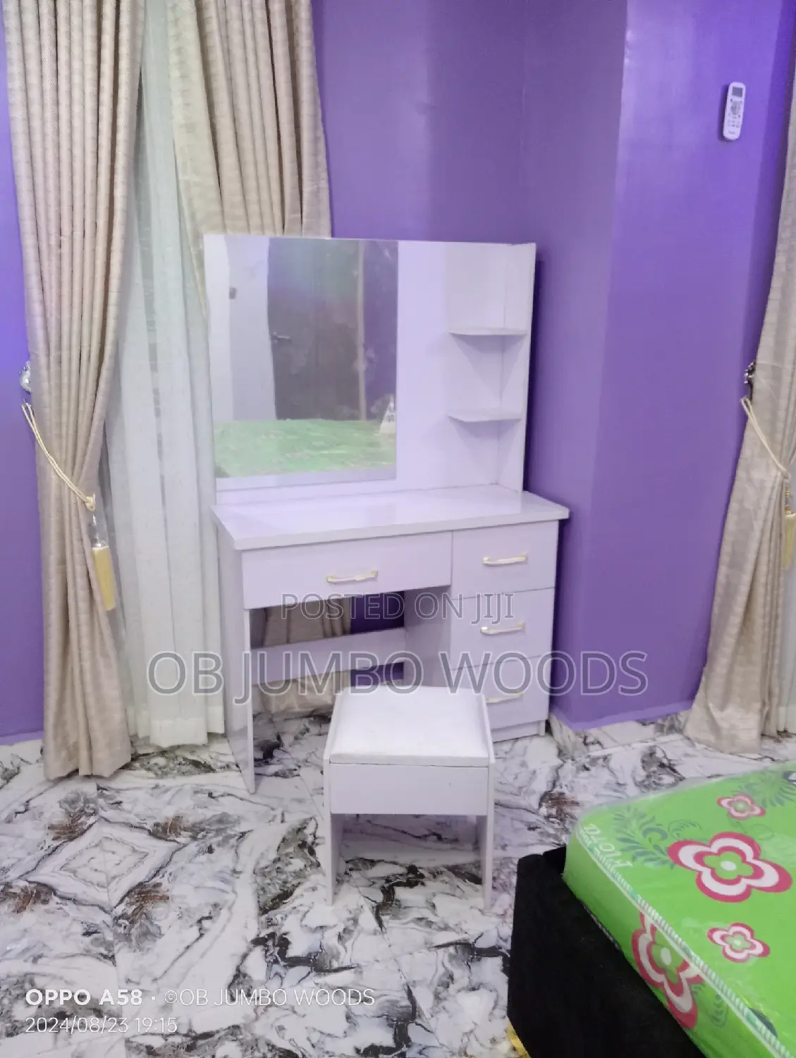 White Mirror Stand