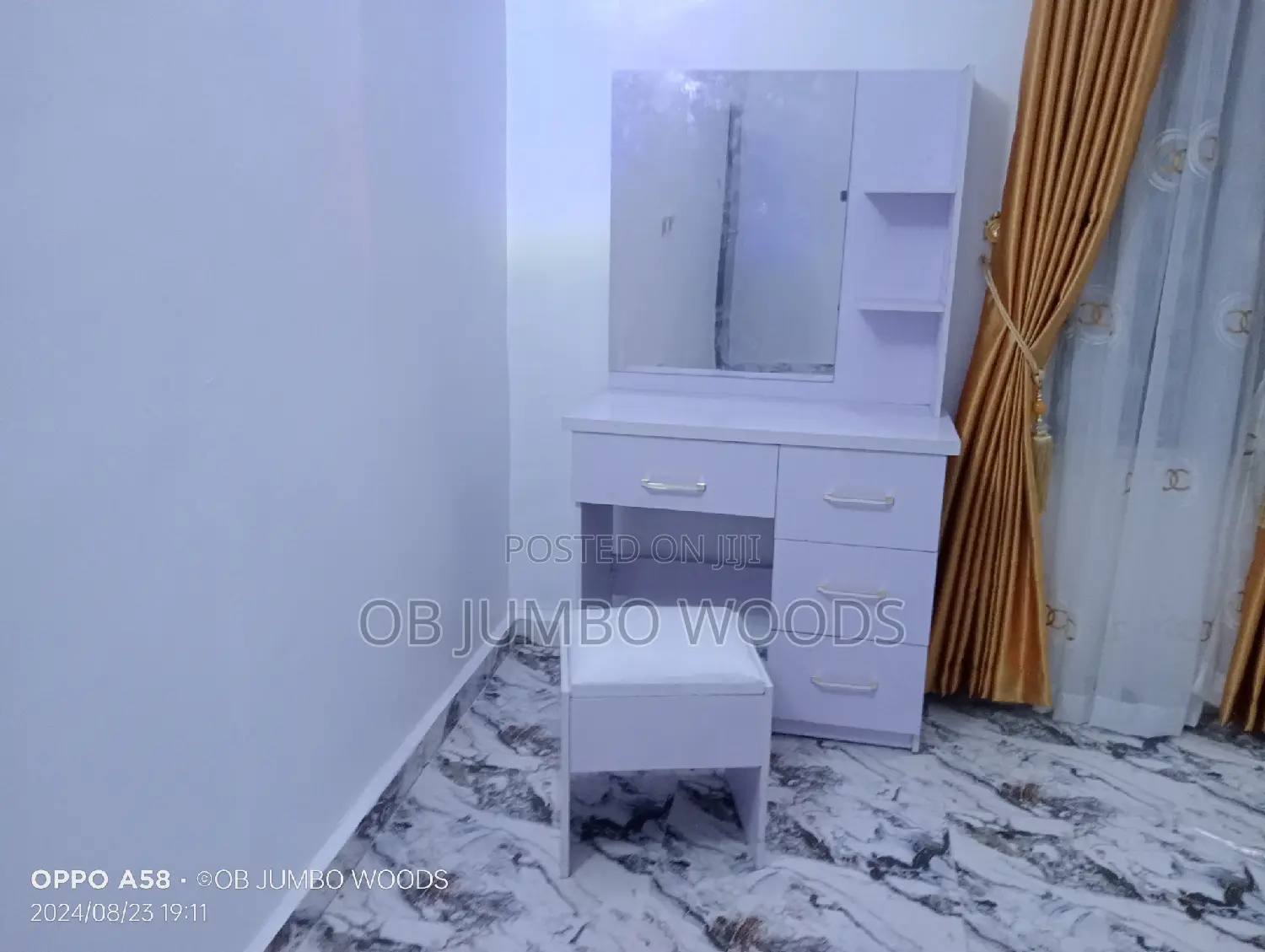 White Mirror Stand