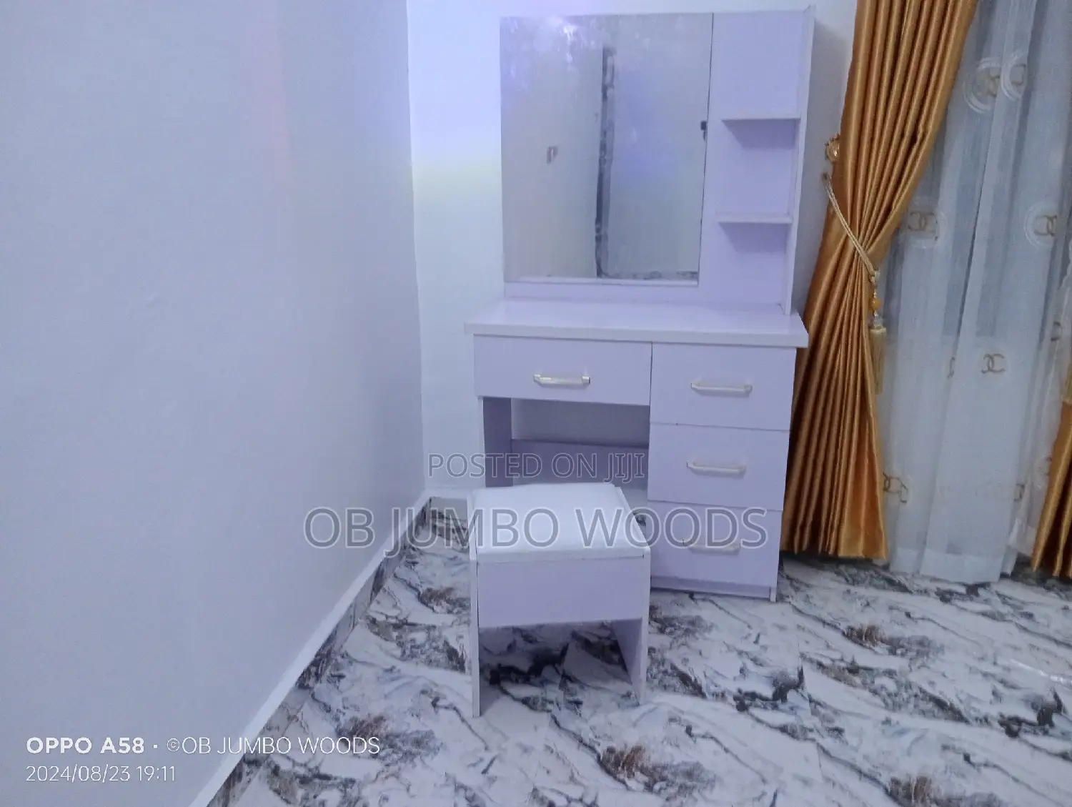 White Mirror Stand