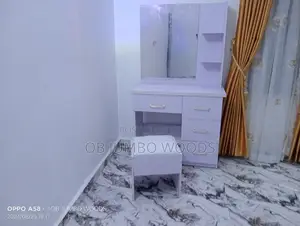 White Mirror Stand