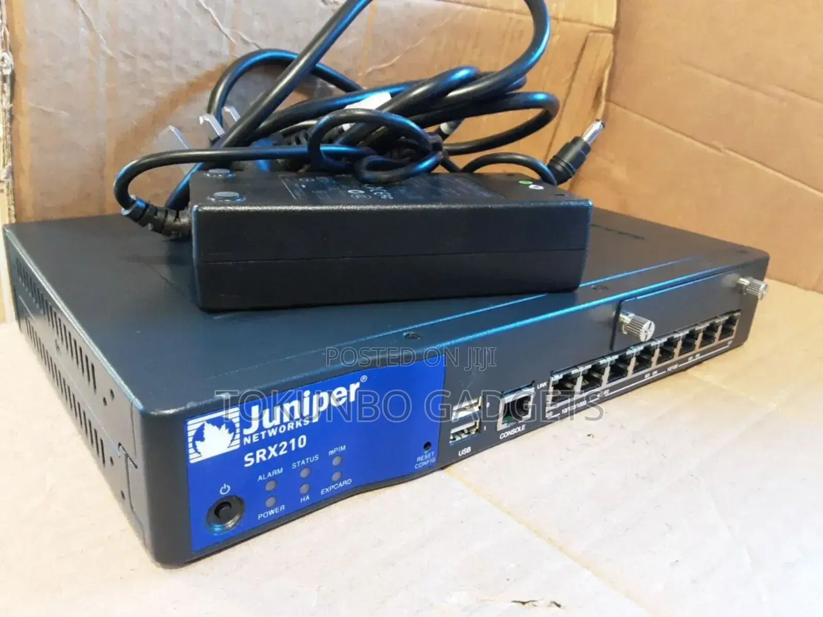 JUNIPER NETWORKS SRX210 With Power Adapter