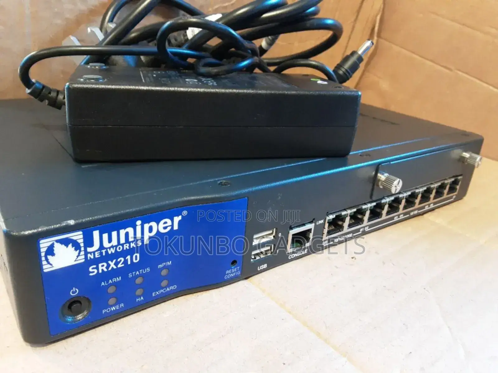 JUNIPER NETWORKS SRX210 With Power Adapter