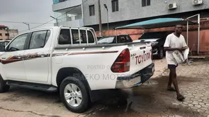 Toyota Hilux 2020 White