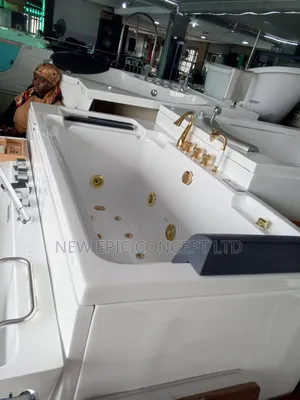Single Jacuzzi With Television And Gold Jet