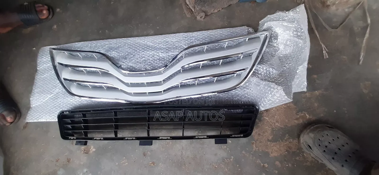 Up and Down Grille Camry 2010