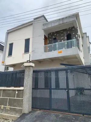 4bdrm Duplex in Chevron for sale