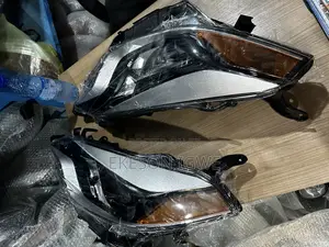 Headlight Toyota Corolla 2014