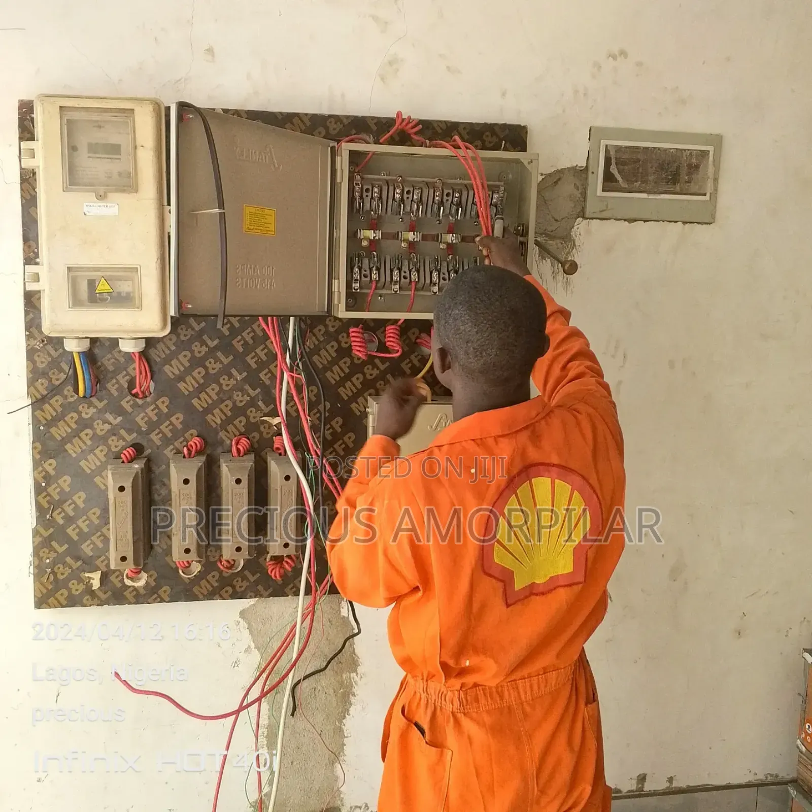 I'm an ELECTRICIAN.