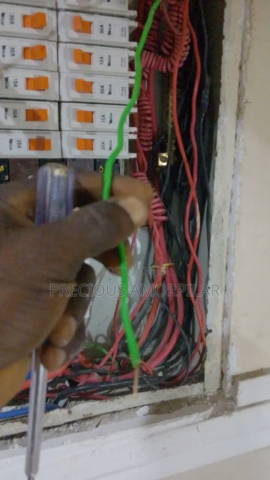 I'm an ELECTRICIAN.