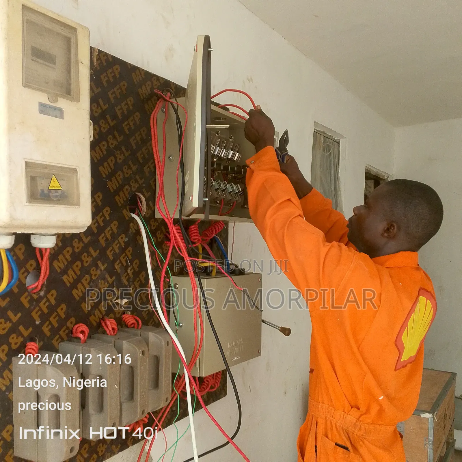 I'm an ELECTRICIAN.