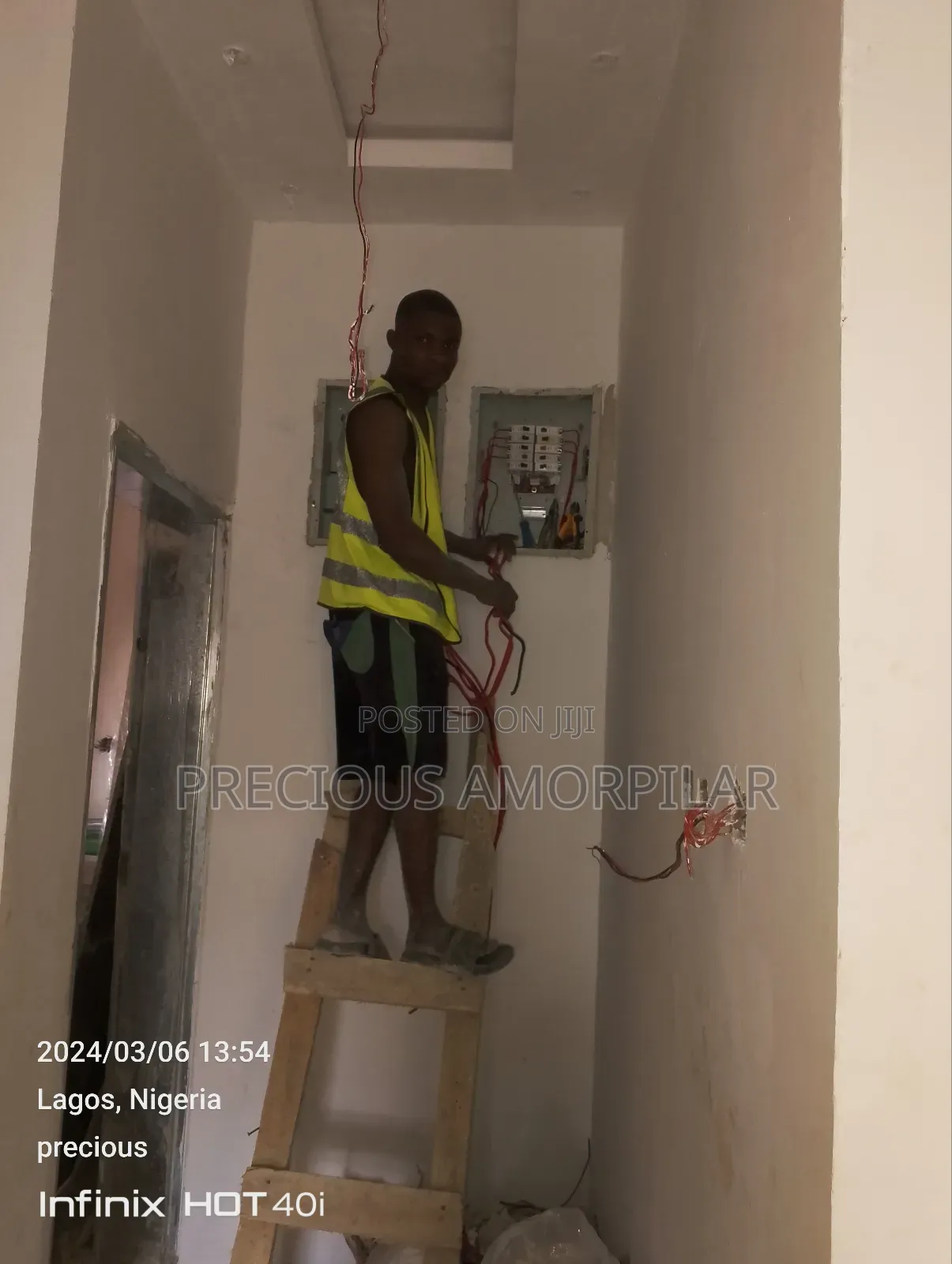 I'm an ELECTRICIAN.