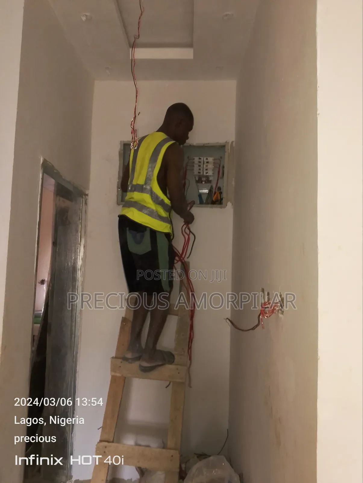 I'm an ELECTRICIAN.
