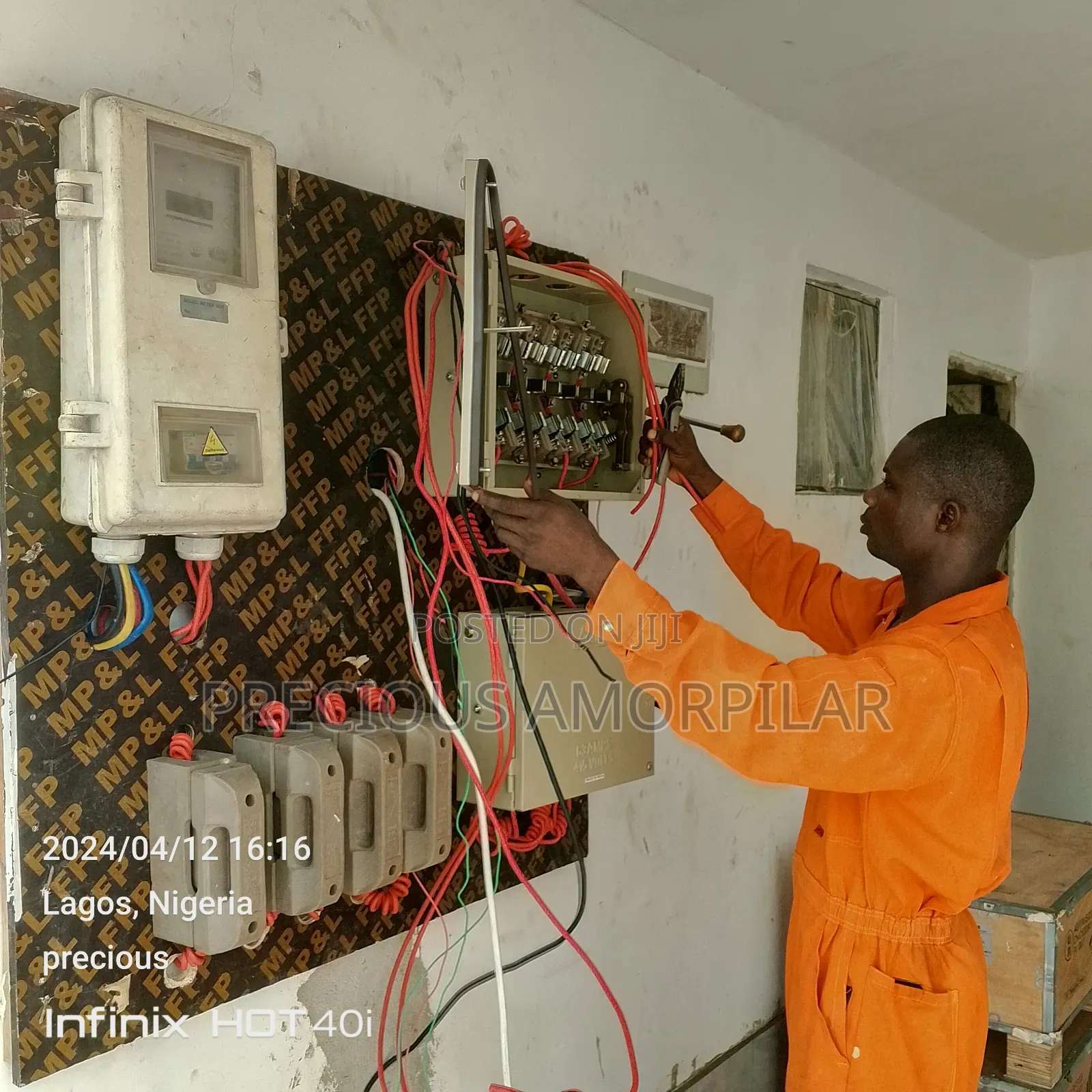 I'm an ELECTRICIAN.
