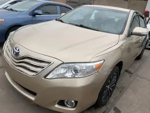 Toyota Camry 2012 Gold