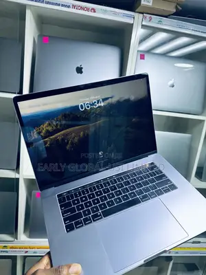 Laptop Apple MacBook Pro 2018 16GB Intel Core i7 SSD 512GB