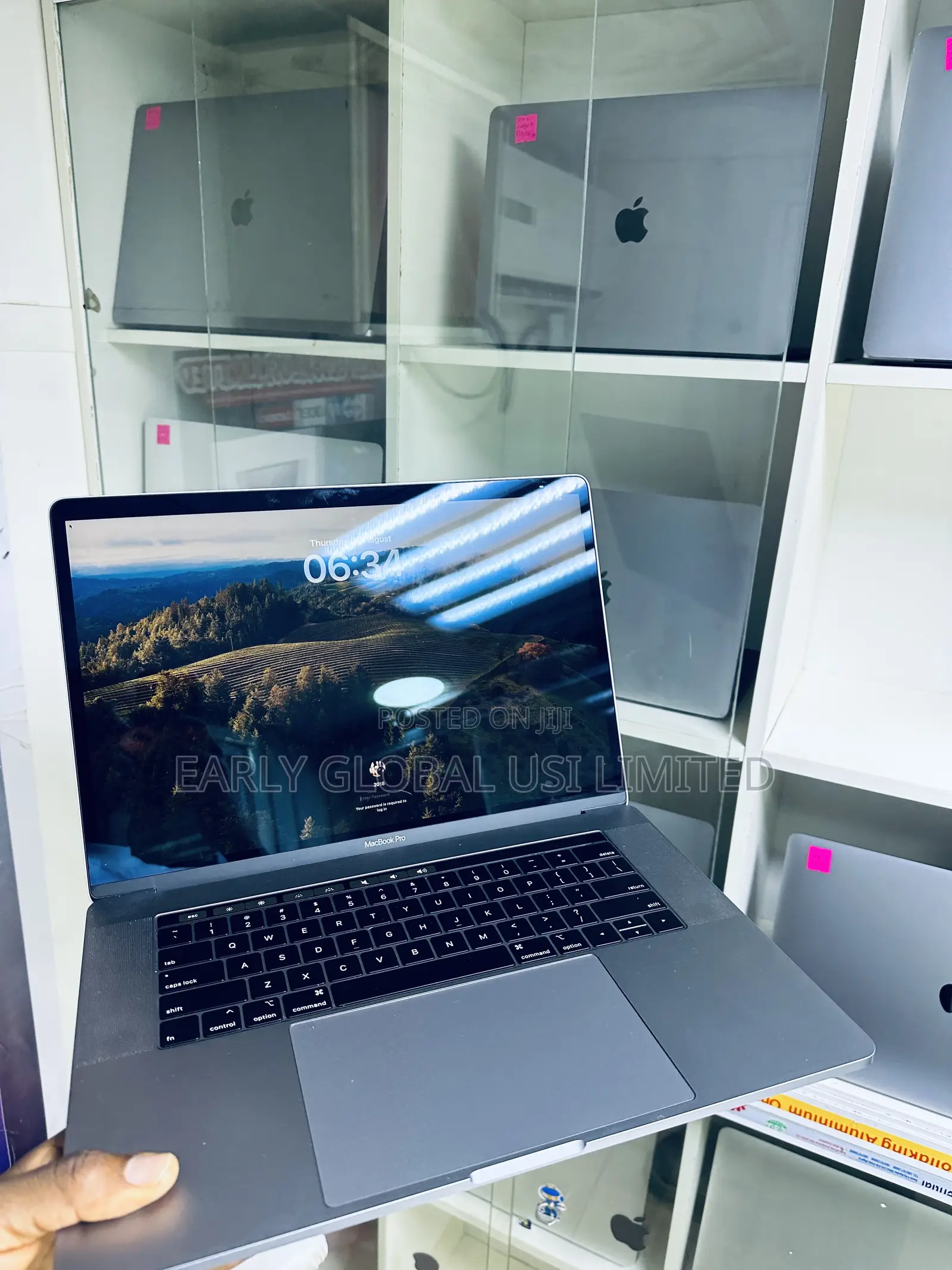Laptop Apple MacBook Pro 2018 16GB Intel Core i7 SSD 512GB