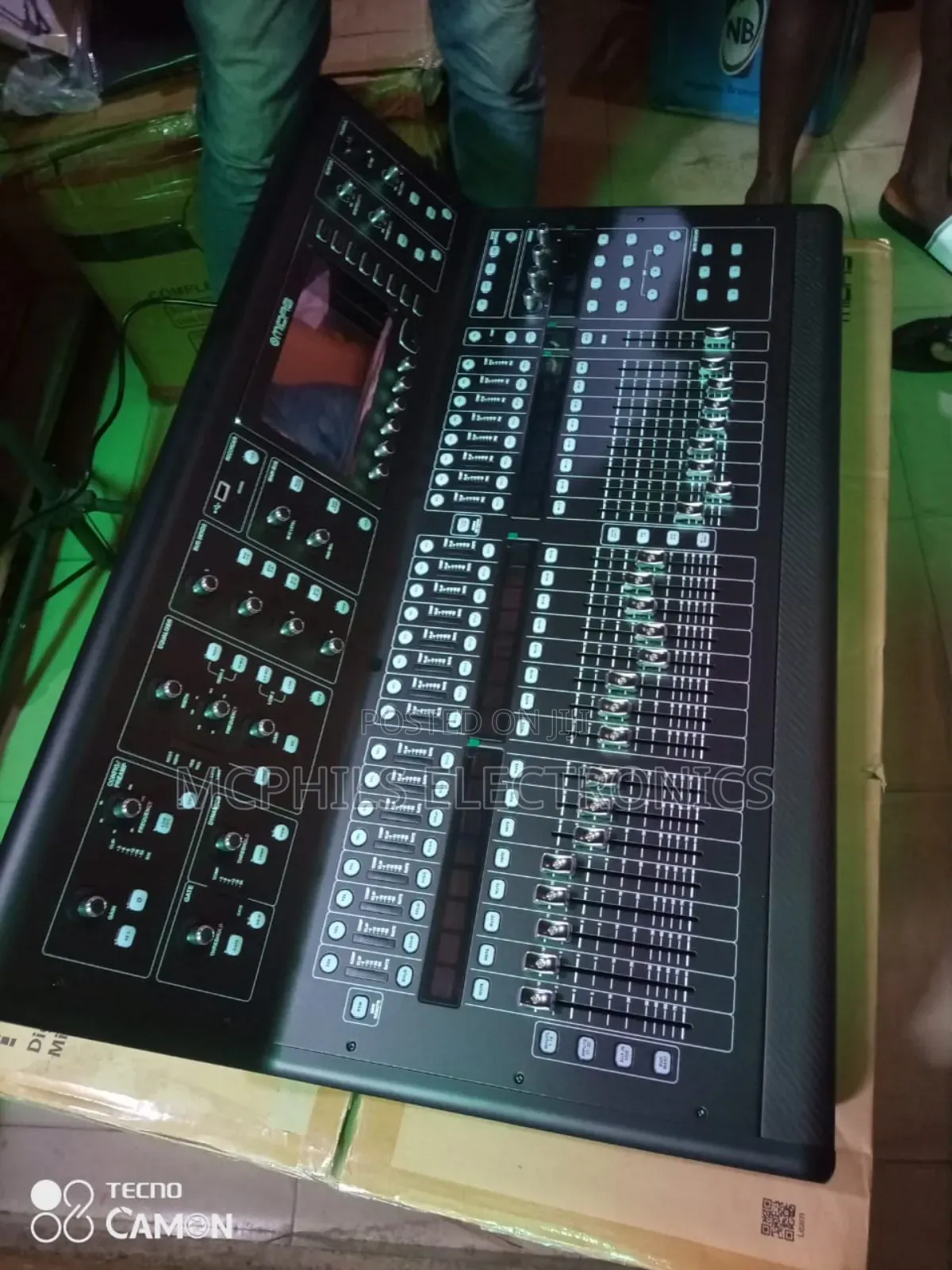 Midas M-32 Live Digital Mixer