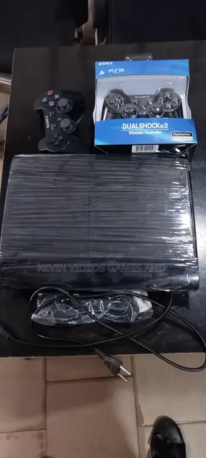 PS3 Slim Two Pads 10 Games