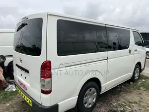 Toyota HiAce 2014 White