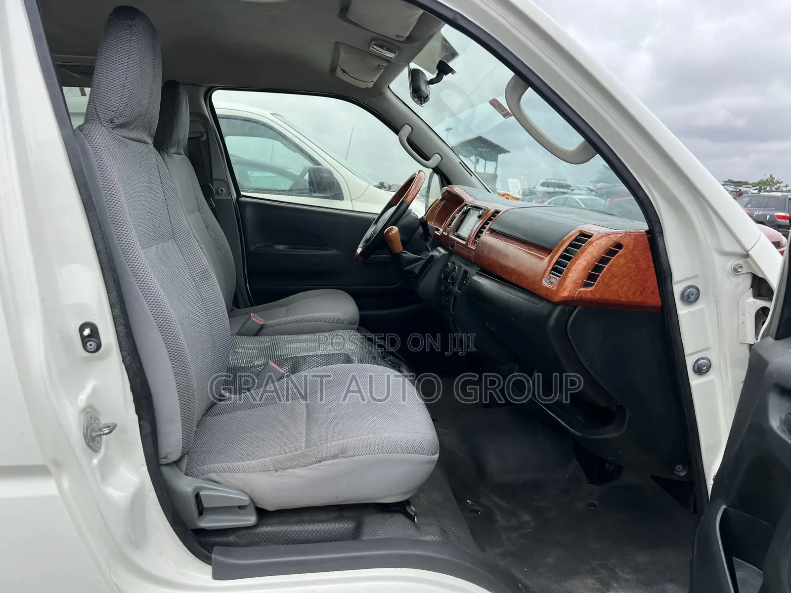 Toyota HiAce 2014 White