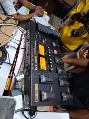 Boss Gt-100 Guitar Multi-effects Pedal