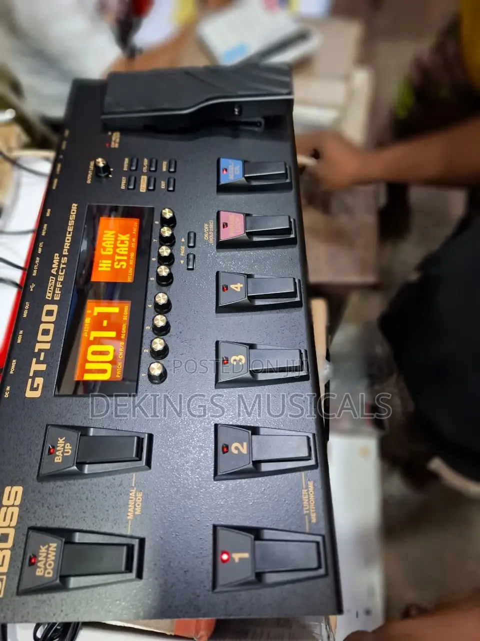 Boss Gt-100 Guitar Multi-effects Pedal