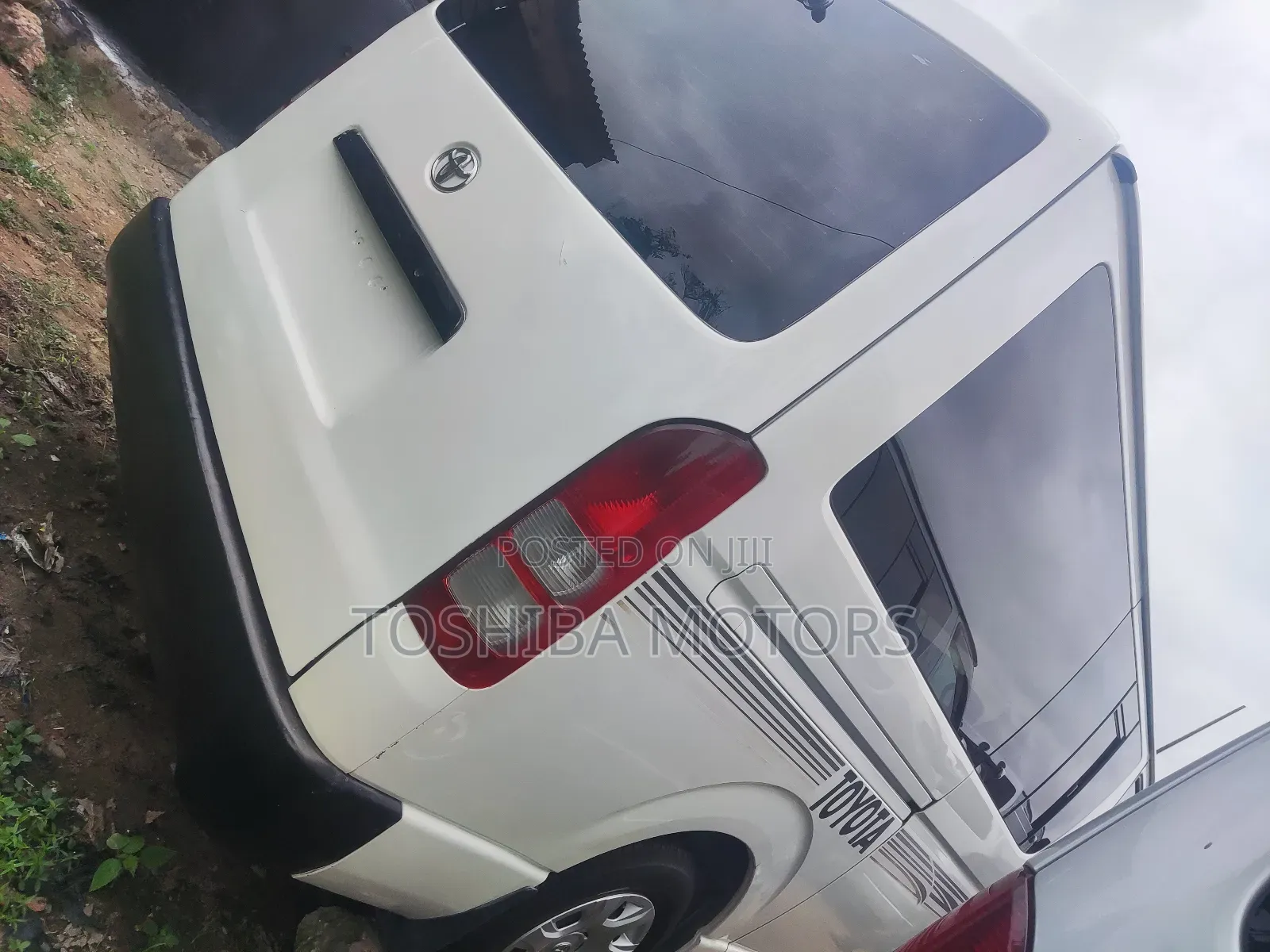 Toyota HiAce 2014 White