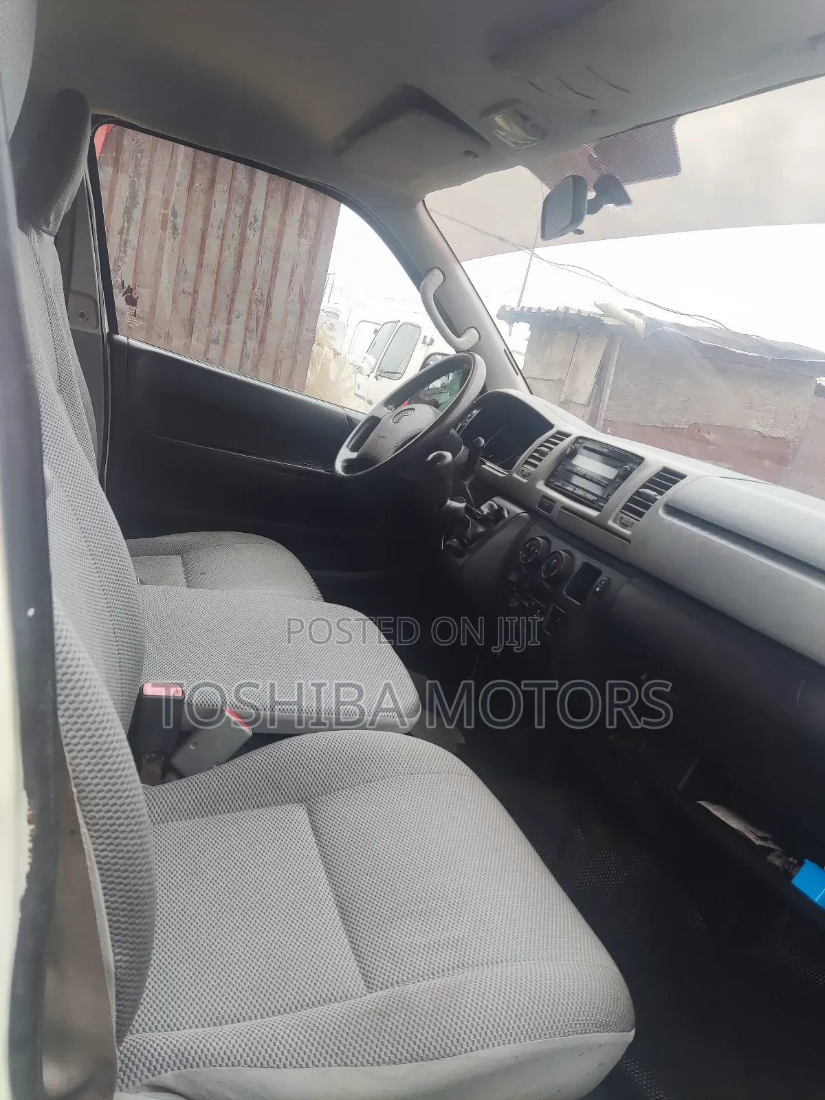 Toyota HiAce 2014 White