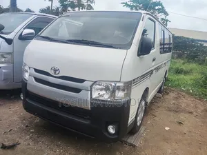 Toyota HiAce 2014 White