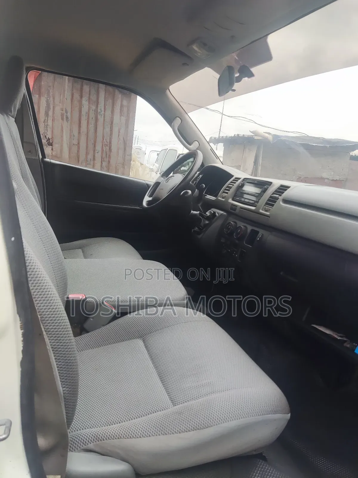 Toyota HiAce 2014 White