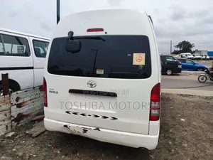Toyota HiAce 2017 White