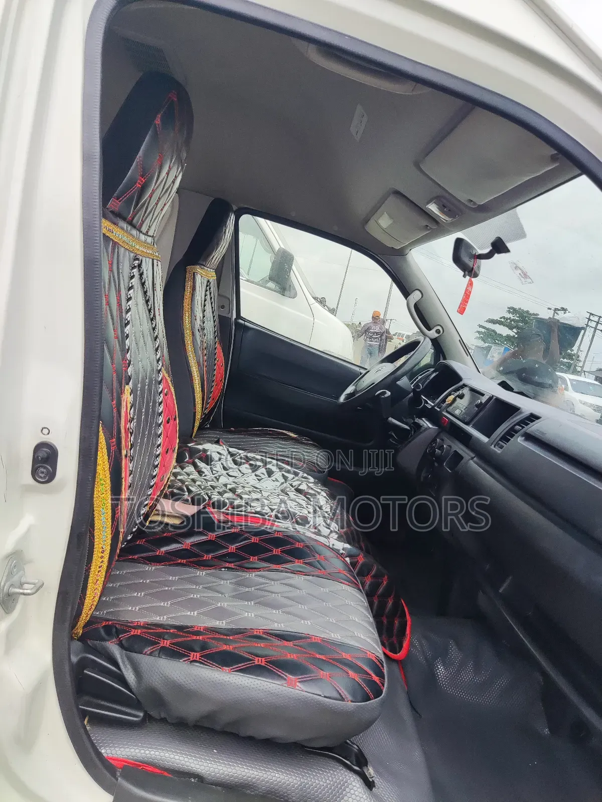 Toyota HiAce 2017 White