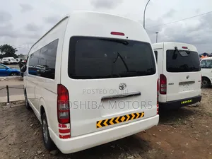 Toyota HiAce 2017 White