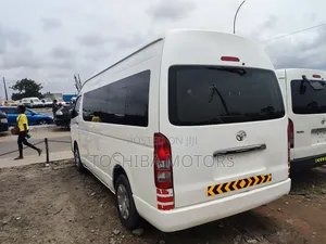 Toyota HiAce 2017 White