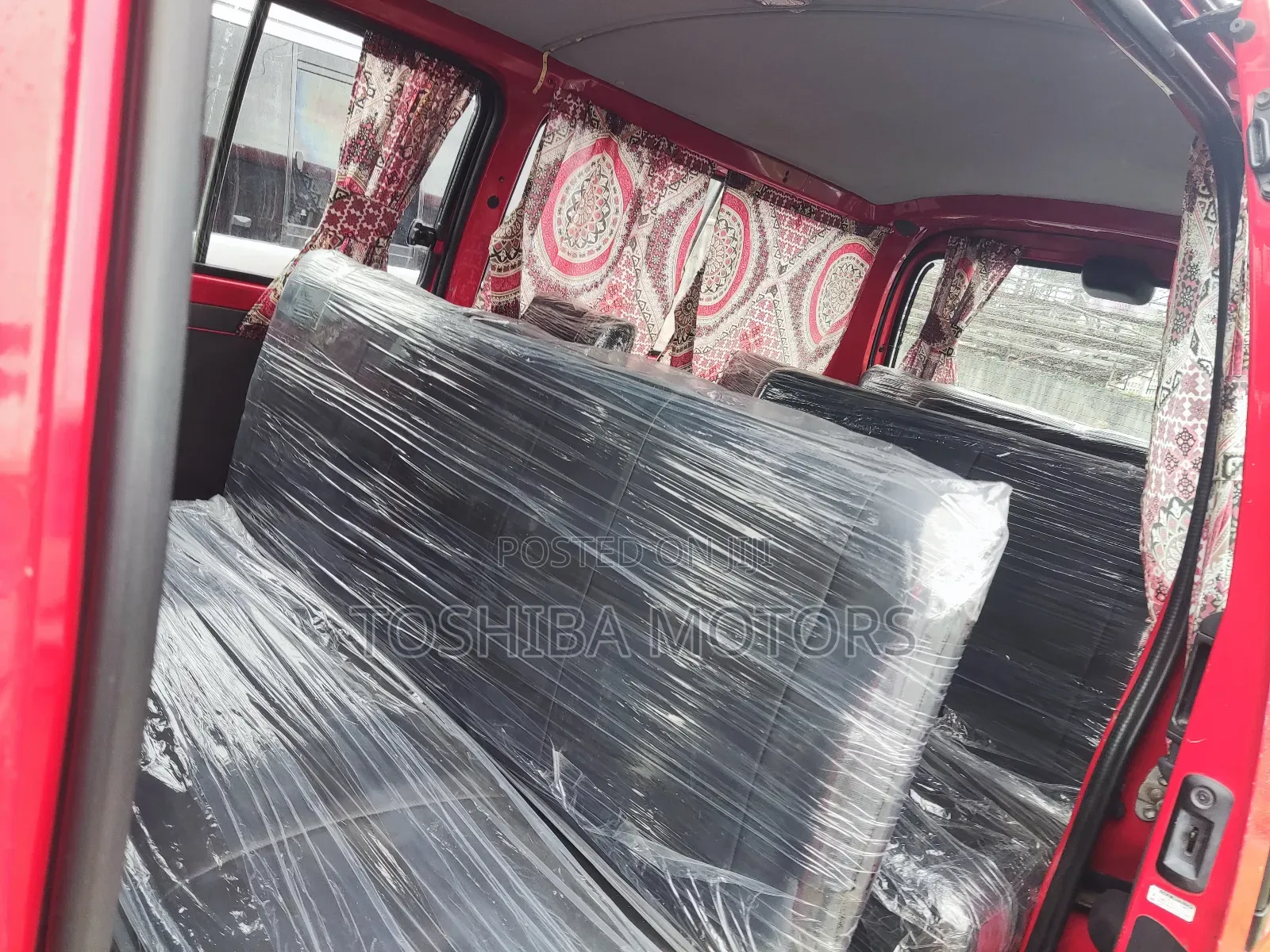Toyota HiAce 2004 Red