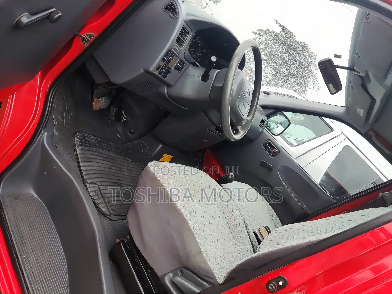 Toyota HiAce 2004 Red