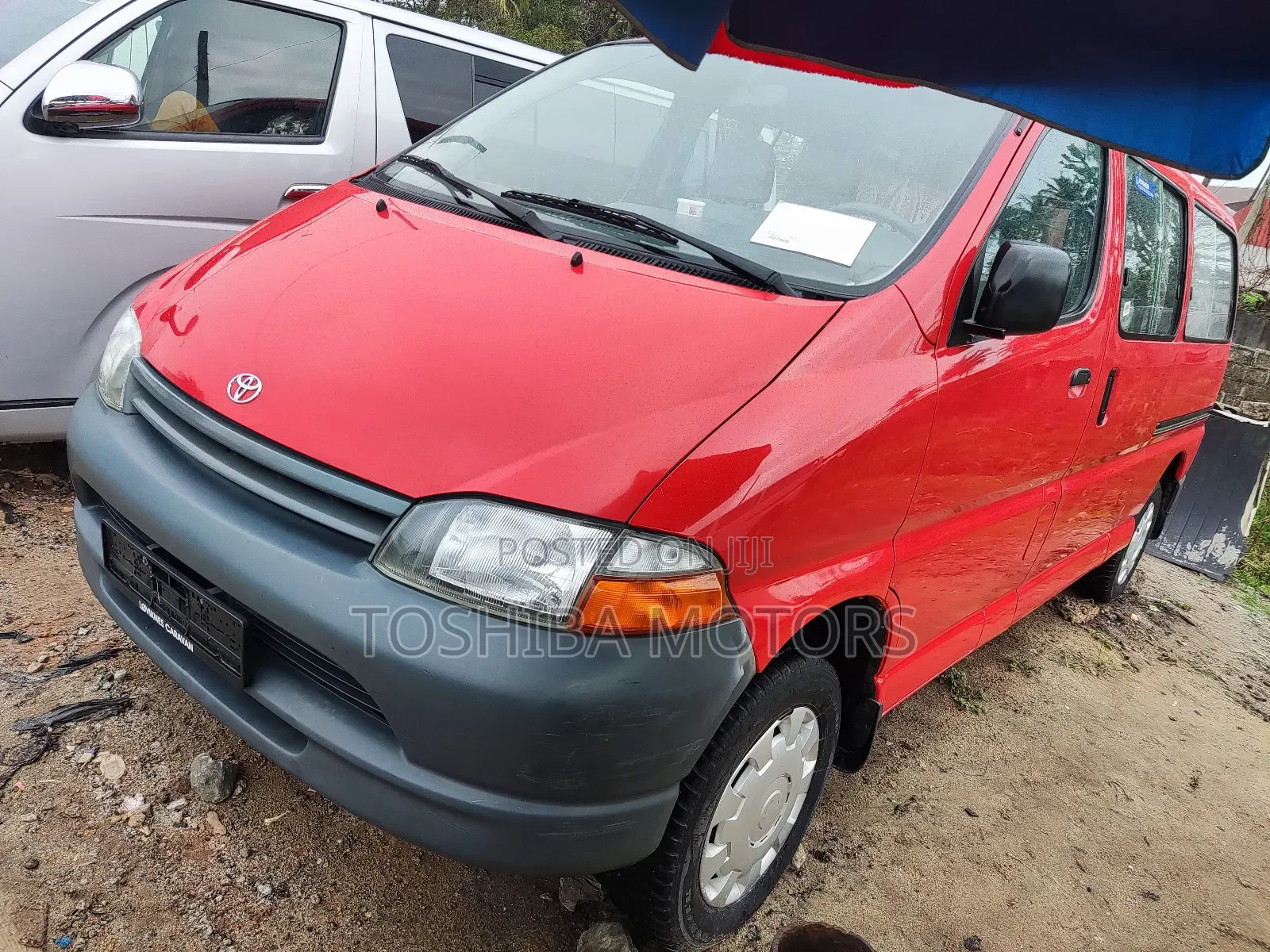 Toyota HiAce 2004 Red