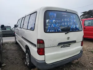 Toyota HiAce 2004 White