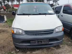 Toyota HiAce 2004 White