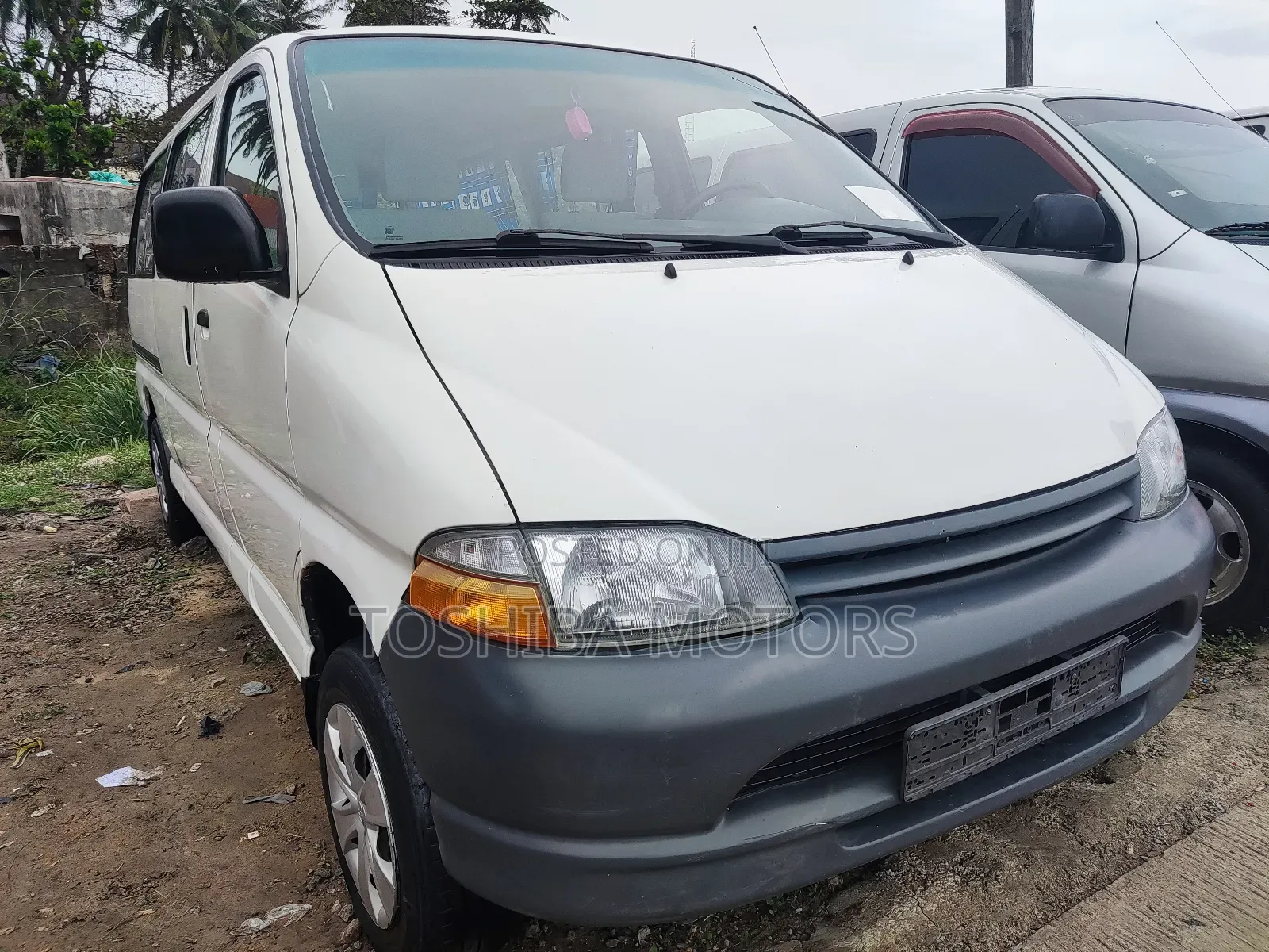 Toyota HiAce 2004 White