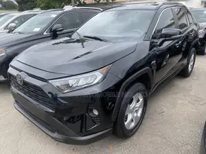 Toyota RAV4 XLE AWD 2020 Black