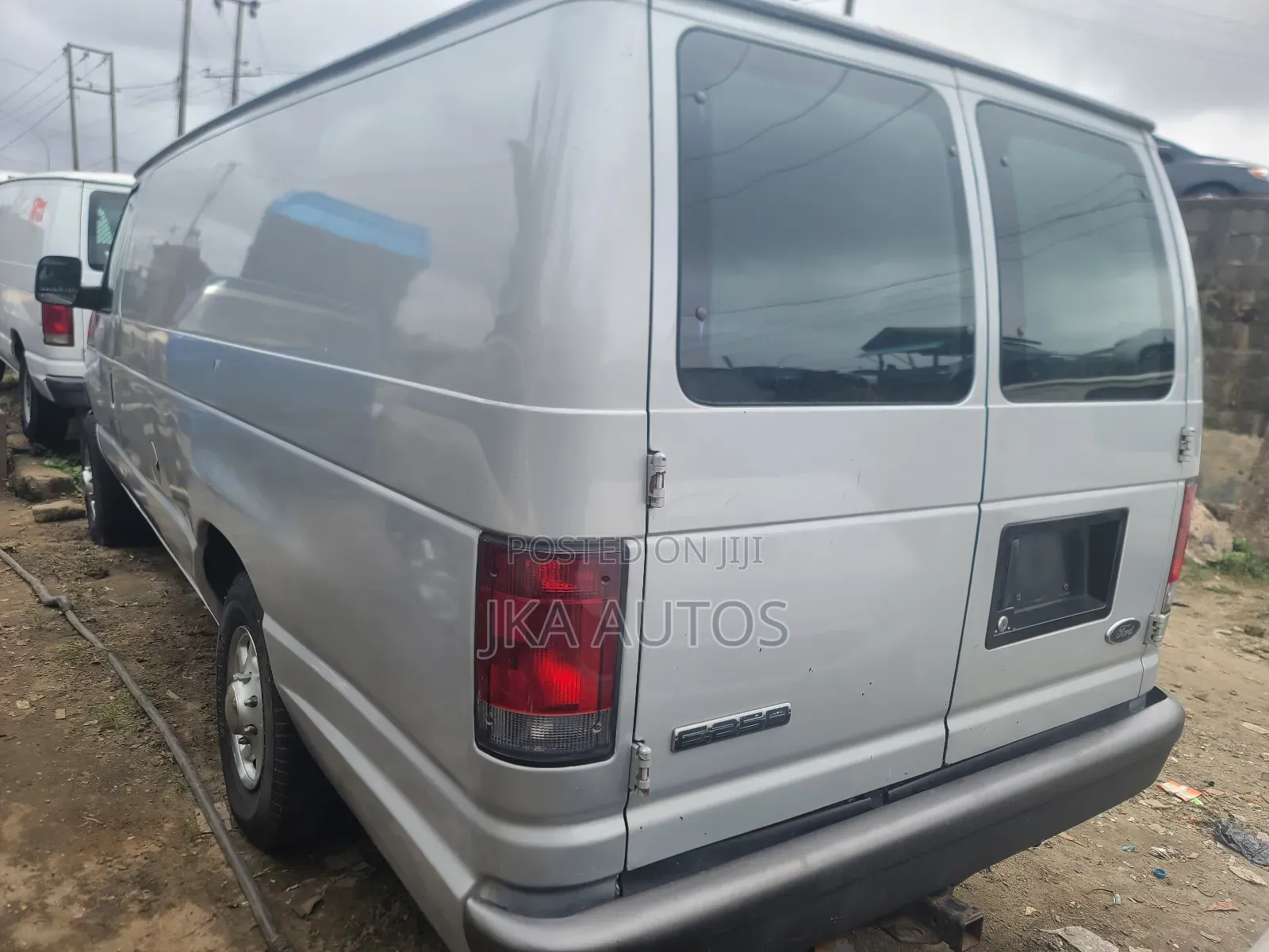 Ford E250 2006 Grey