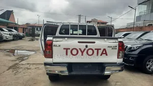 Toyota Hilux 2020 White