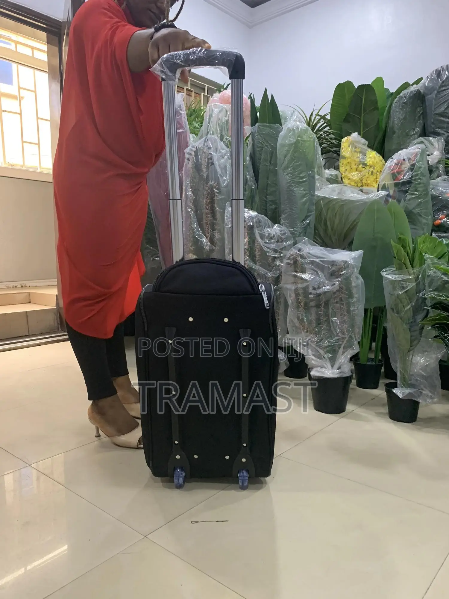 Black Duffle Bag With Trolley