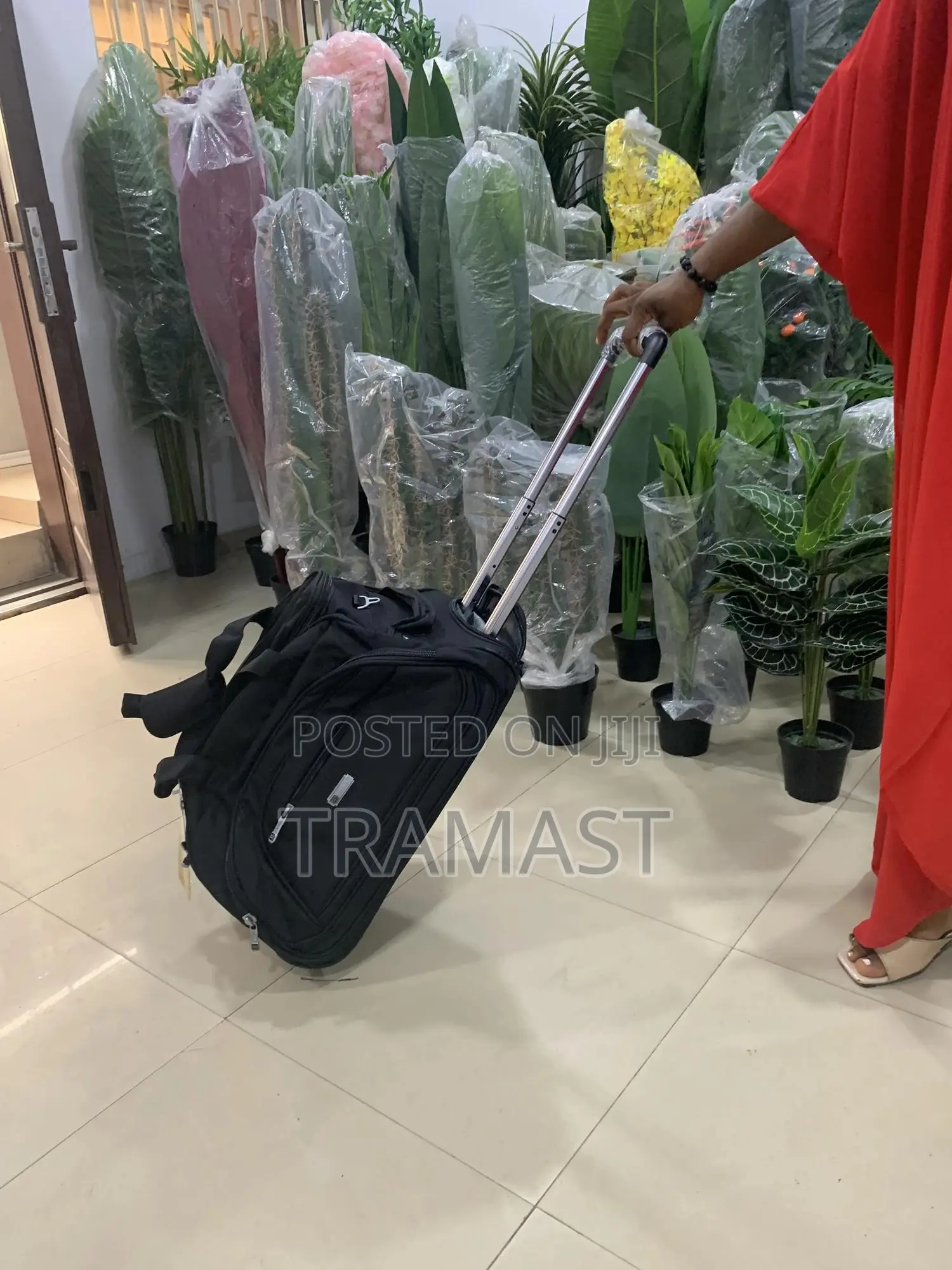 Black Duffle Bag With Trolley