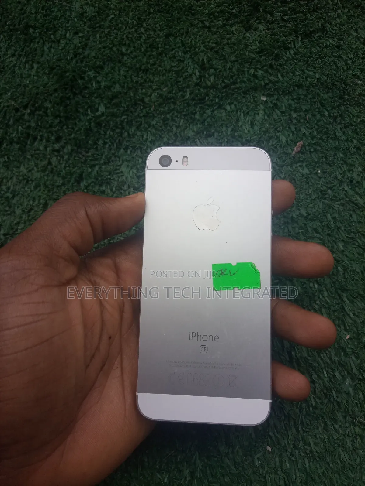 Apple iPhone SE 16 GB Silver